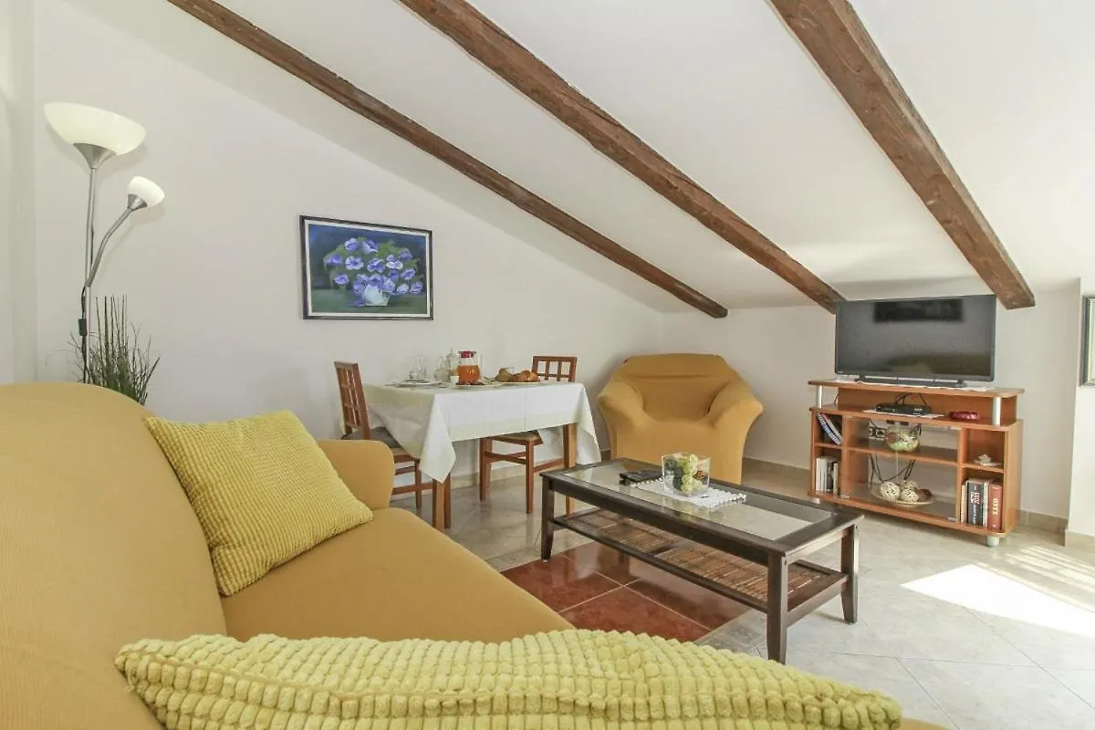 Guest house Eva In Porec * Istrien Vrvari