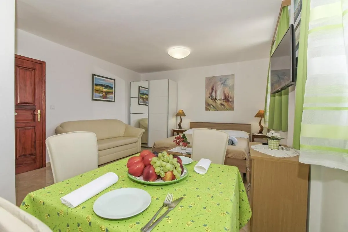 Guest house Eva In Porec * Istrien Vrvari