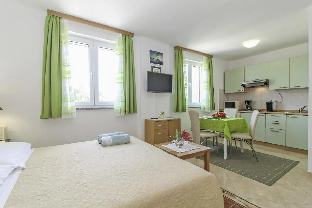 Guest house Eva In Porec * Istrien Vrvari
