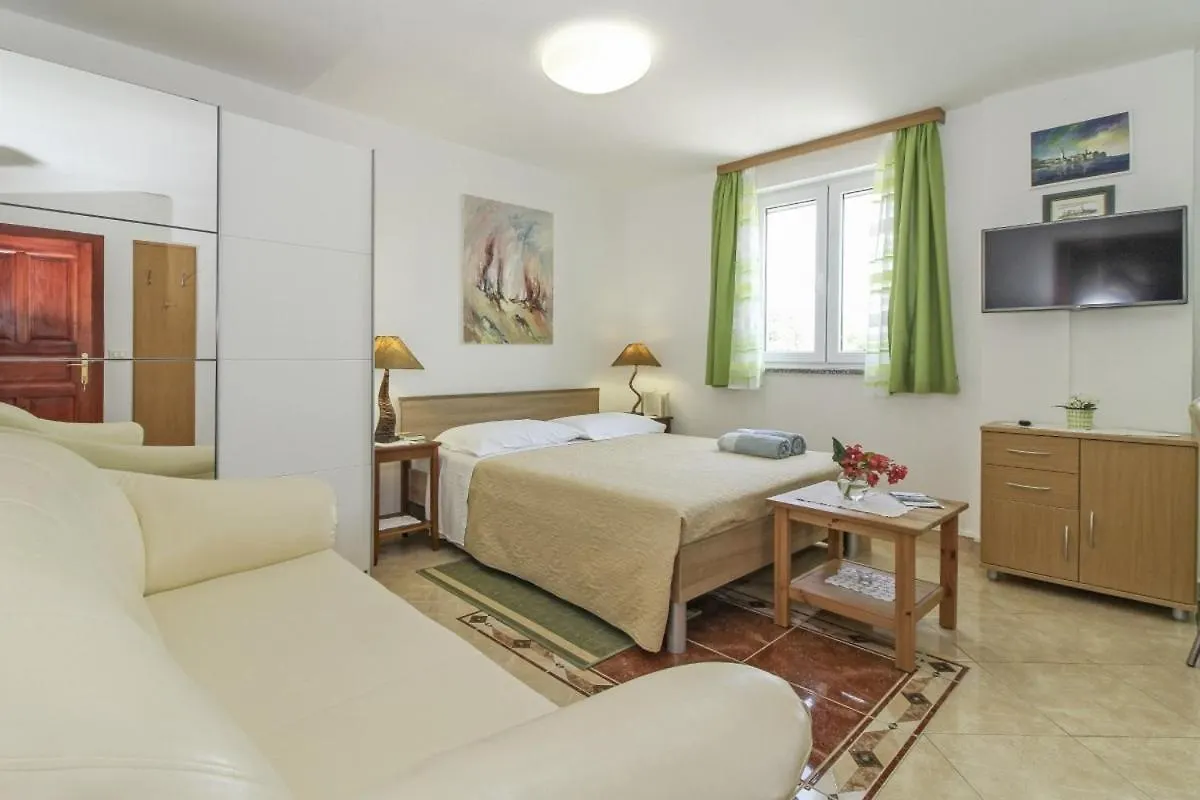 ** Guest house Eva In Porec * Istrien Vrvari Croatia